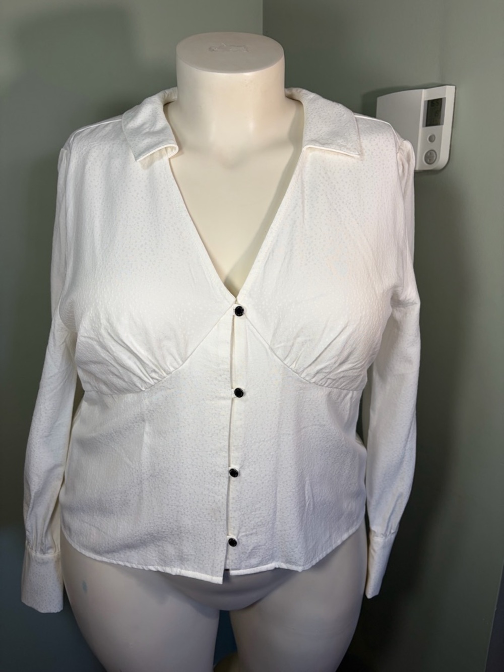 55. Saint & Sofia White Button-Front Women's Top
